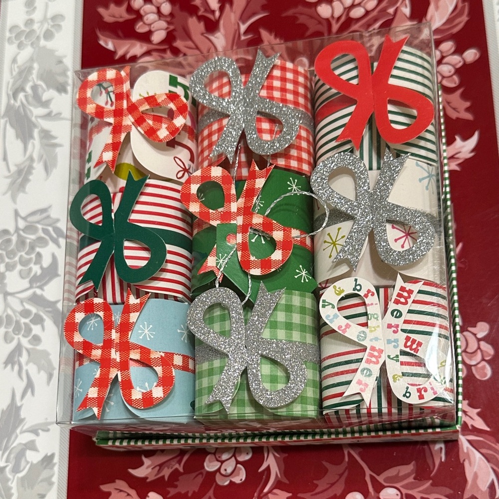 Meri Meri Christmas Holiday 18 Green & Red Treat Boxes w/ribbon & tags/NIB